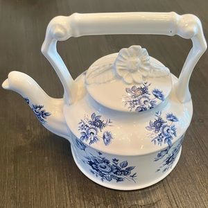 Vintage Arthur Wood Teapot blue and white